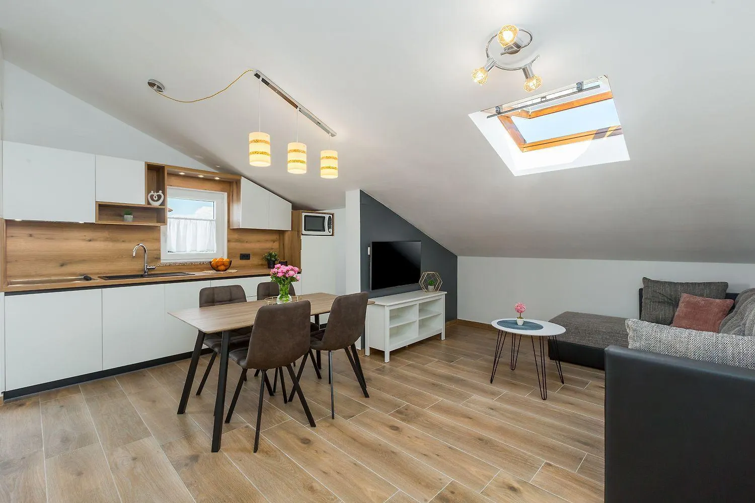 Modernes Apartment Nur 250 Meter Zum Strand Mit Privatem Balkon, Grill, Wifi Porec