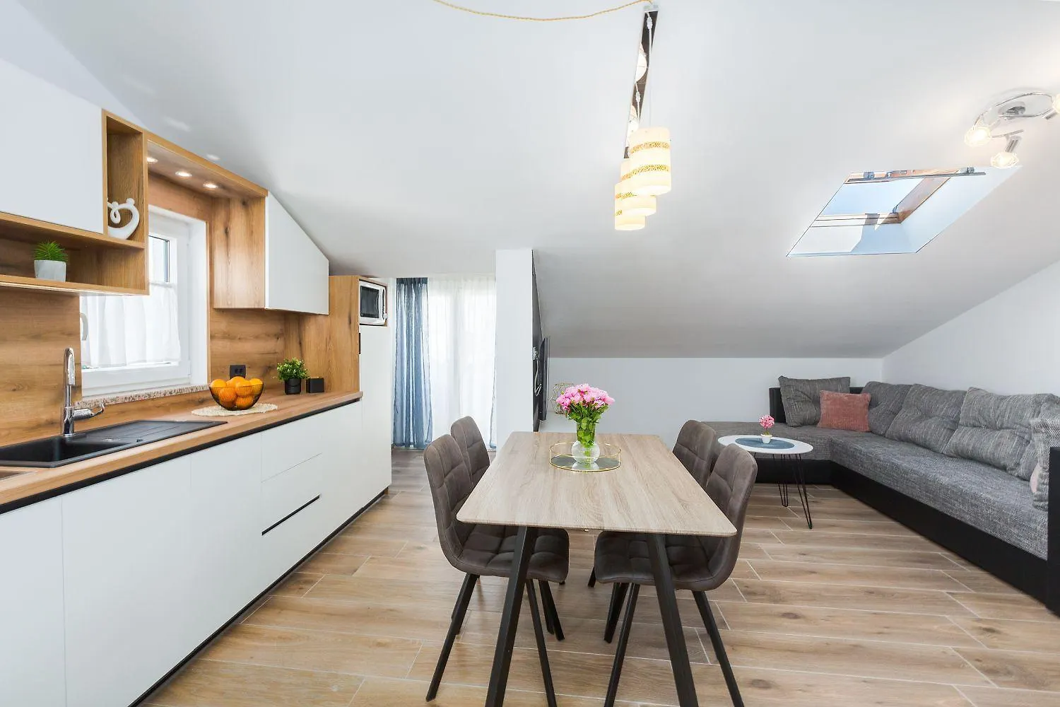 Modernes Apartment Nur 250 Meter Zum Strand Mit Privatem Balkon, Grill, Wifi Porec