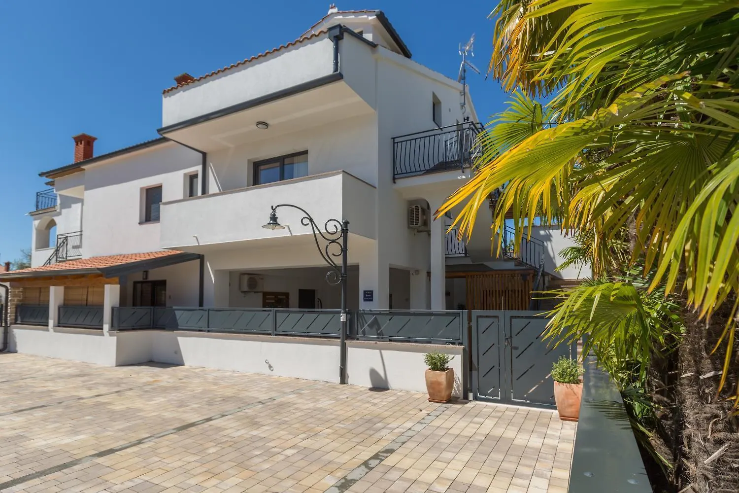 Modernes Apartment Nur 250 Meter Zum Strand Mit Privatem Balkon, Grill, Wifi Porec Croatia