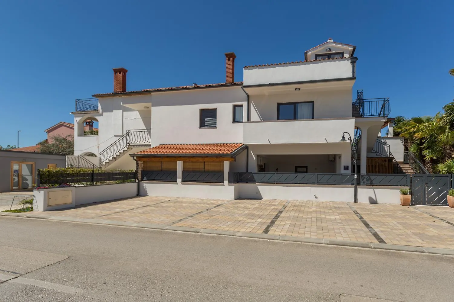 Modernes Apartment Nur 250 Meter Zum Strand Mit Privatem Balkon, Grill, Wifi Porec 0*,  Croatia